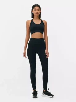 Krótki bezszwowy top na siłownię