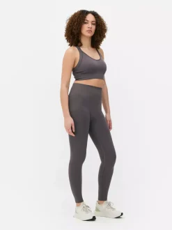 Krótki bezszwowy top na siłownię