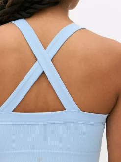 Krótki bezszwowy top na siłownię