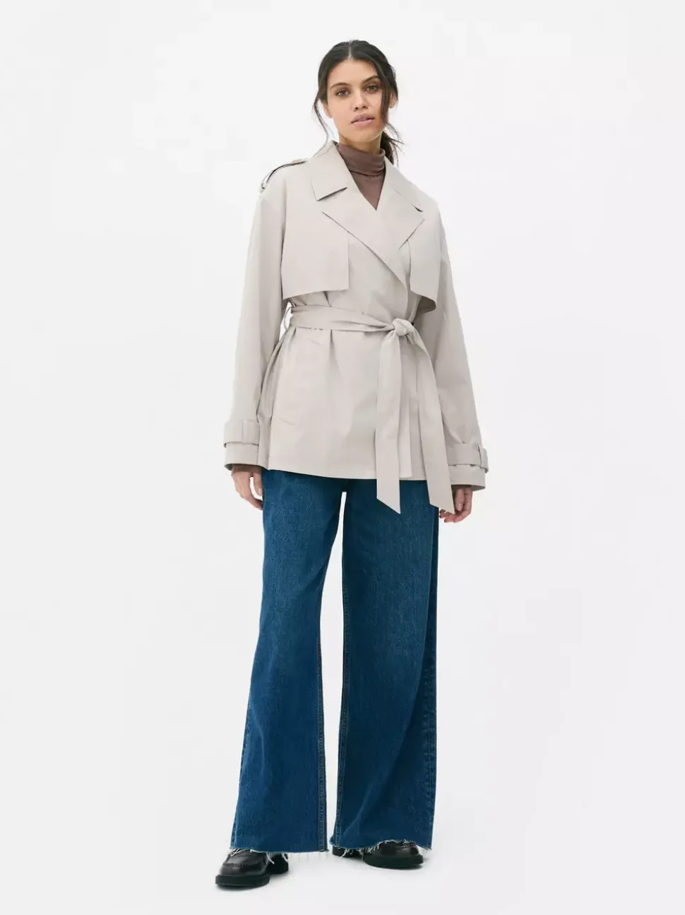 Krótki prochowiec z paskiem