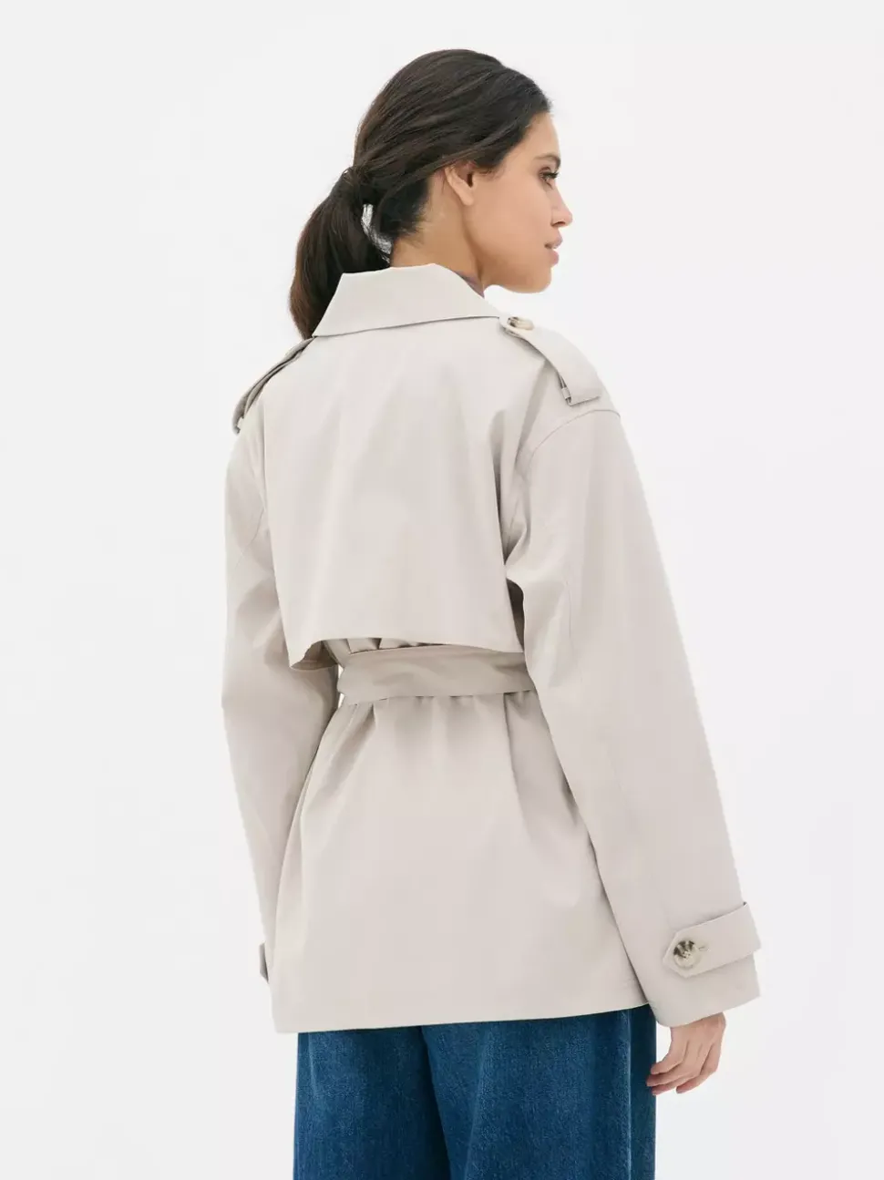 Krótki prochowiec z paskiem