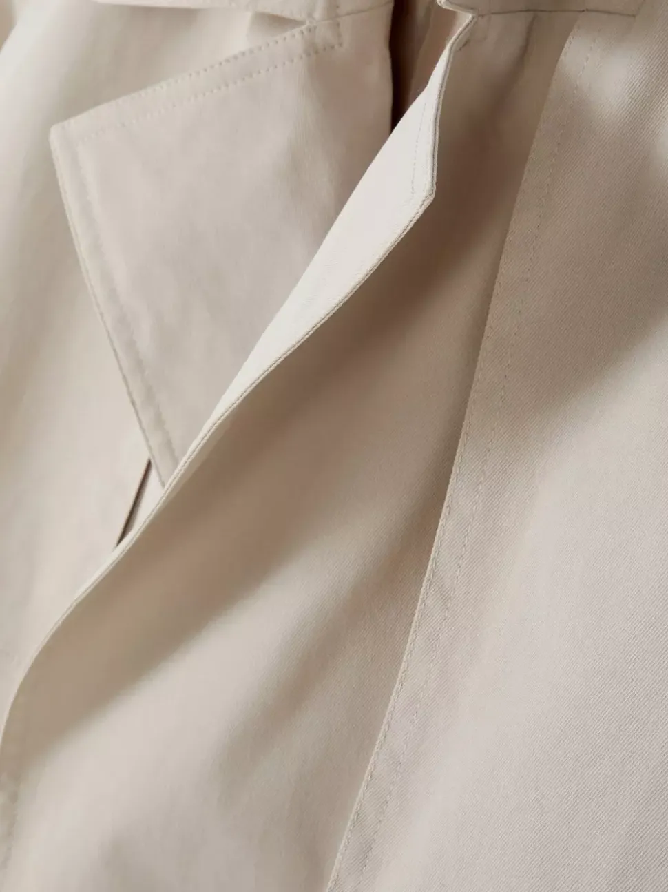 Krótki prochowiec z paskiem