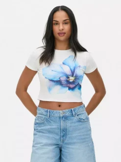Krótki T-shirt z kwiatowym motywem