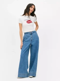 Krótki T-shirt z logo serialu Plotkara