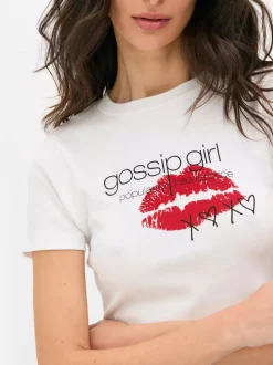 Krótki T-shirt z logo serialu Plotkara