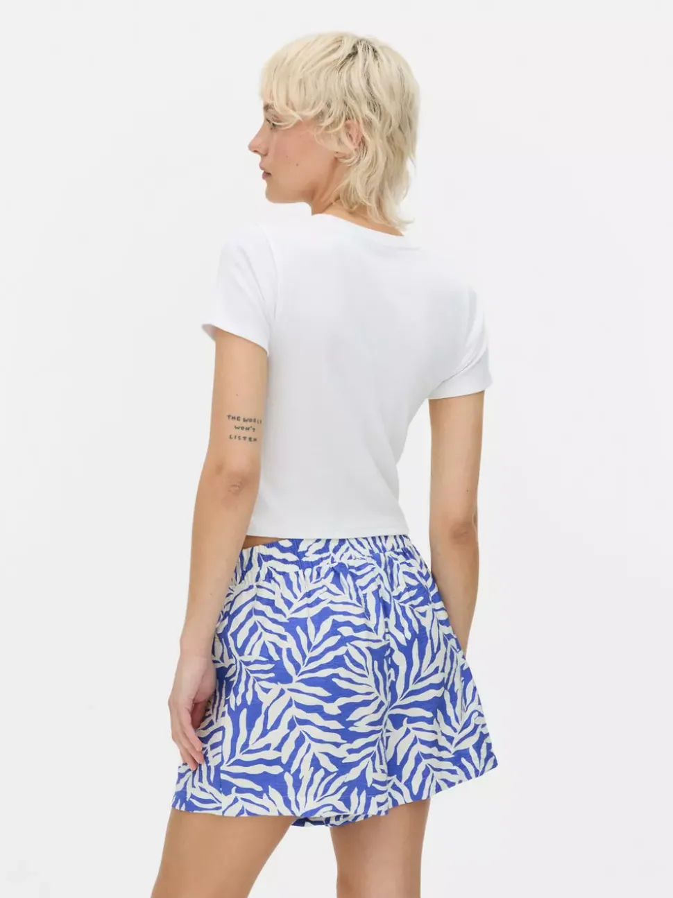 Krótki T-shirt z motywem Wielkiej Fali autorstwa Hokusaia