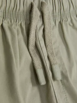 Krótkie bojówki ze sznurkiem ściągającym