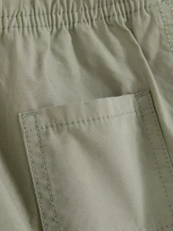 Krótkie bojówki ze sznurkiem ściągającym