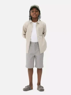 Krótkie chinosy z wywiniętą nogawką