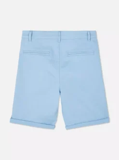 Krótkie chinosy z wywiniętą nogawką