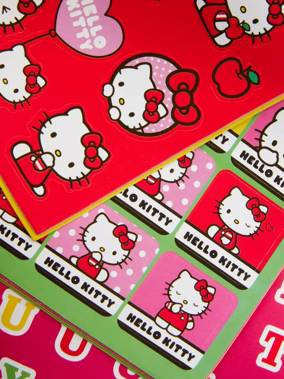 Książka z naklejkami z motywem Hello Kitty