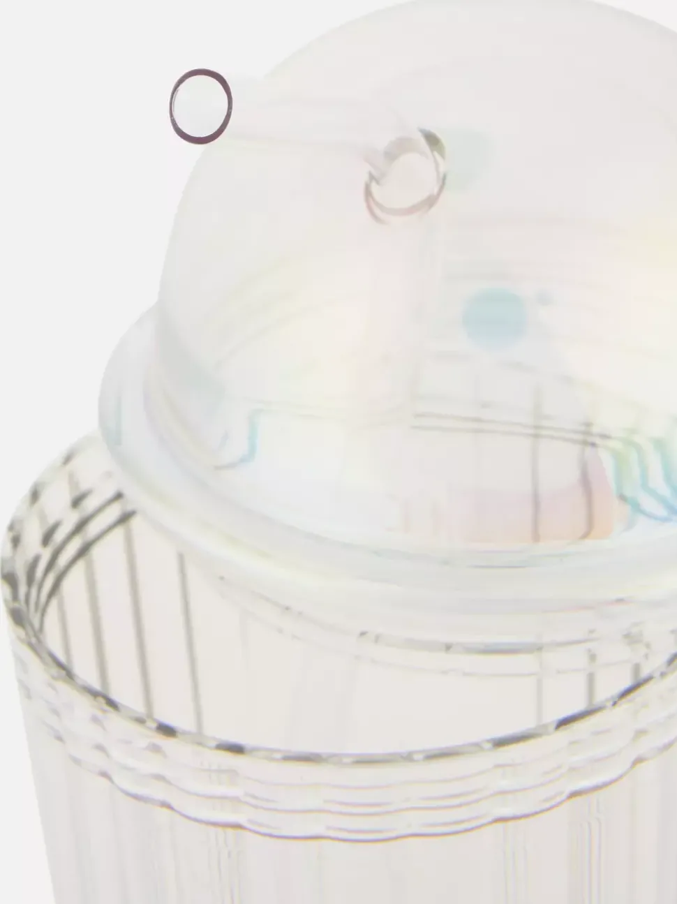 Kubek z wypukłą pokrywą i słomką