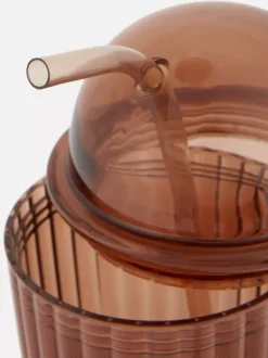 Kubek z wypukłą pokrywą i słomką