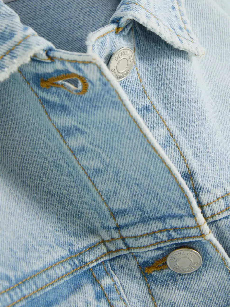 Kurtka jeansowa z efektem znoszenia