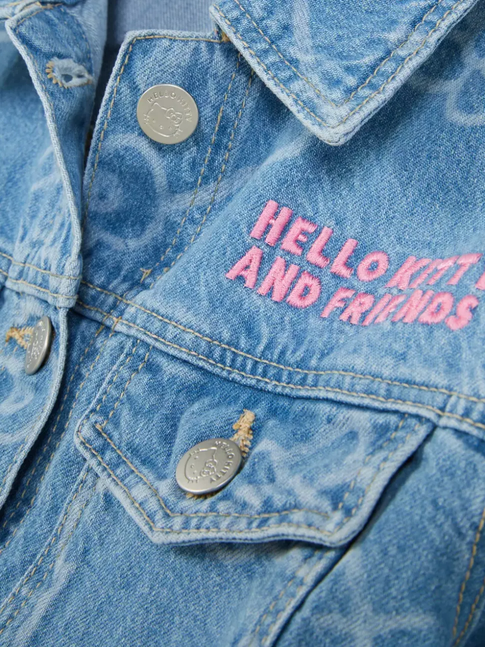 Kurtka jeansowa z motywem Hello Kitty i przyjaciół