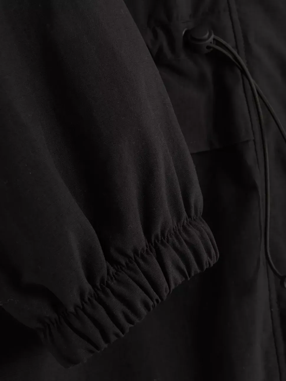 Kurtka przeciwdeszczowa z kapturem z tkaniny ripstop