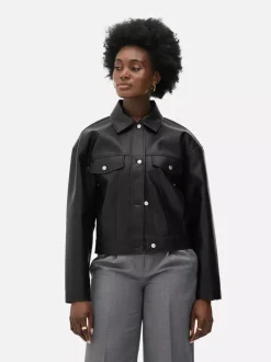 Kurtka typu trucker ze sztucznej skóry