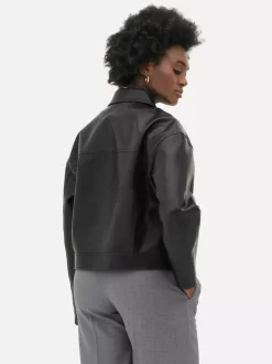 Kurtka typu trucker ze sztucznej skóry