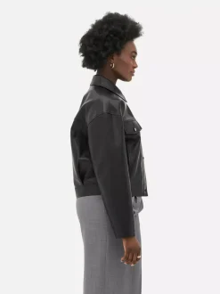 Kurtka typu trucker ze sztucznej skóry