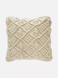 Kwadratowa poduszka makramowa