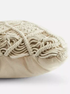 Kwadratowa poduszka makramowa