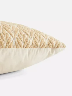 Kwadratowa poduszka z żakardowym wzorem