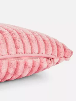 Kwadratowe poduszki o prążkowanej teksturze, 2 szt.