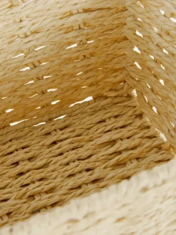 Kwadratowy koszyk z wikliny