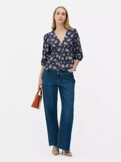 Kwiecista bluzka z dekoltem w serek