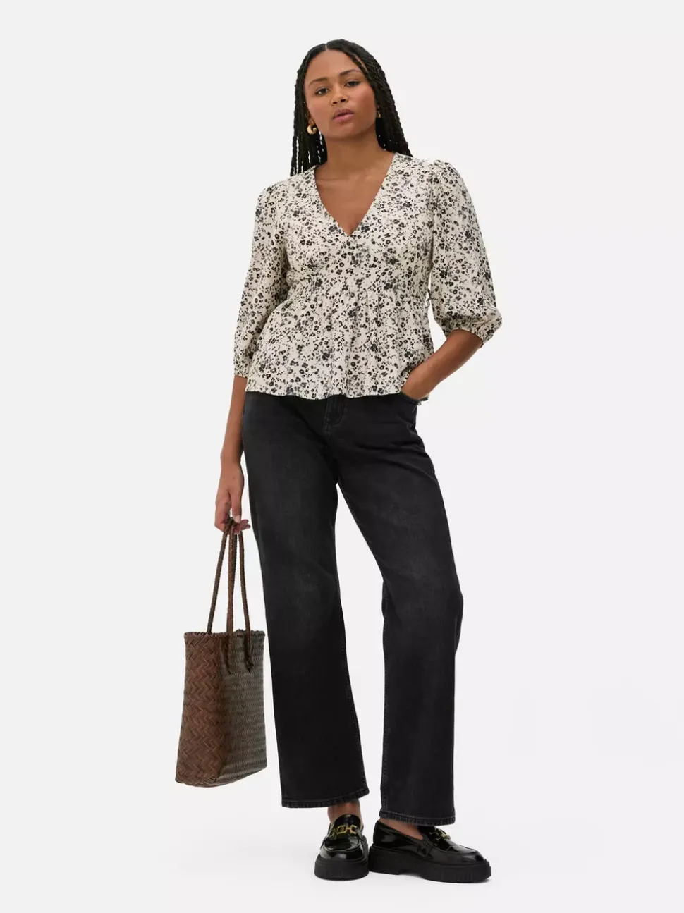 Kwiecista bluzka z dekoltem w serek