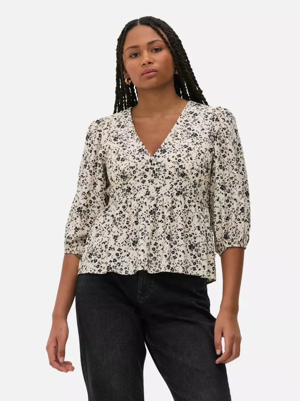 Kwiecista bluzka z dekoltem w serek