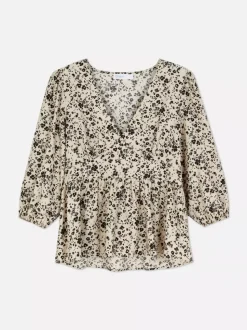 Kwiecista bluzka z dekoltem w serek