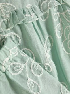 Kwiecista bluzka z falbanką i szorty