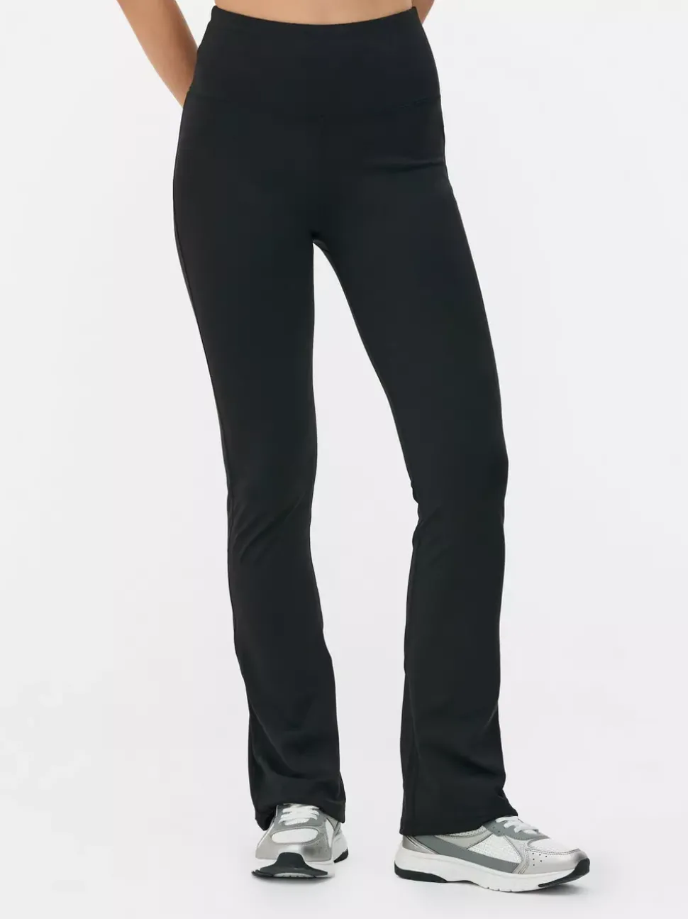 Legginsy do jogi z rozkloszowanymi nogawkami