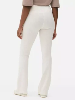 Legginsy do jogi z rozkloszowanymi nogawkami