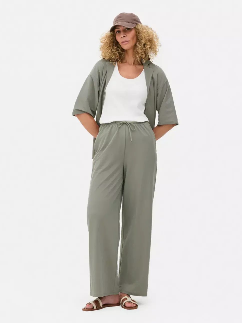 Legginsy z szeroką nogawką i sznurkiem w talii