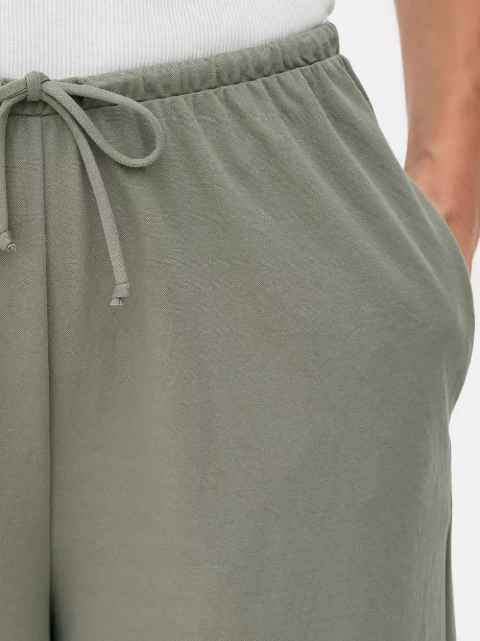 Legginsy z szeroką nogawką i sznurkiem w talii