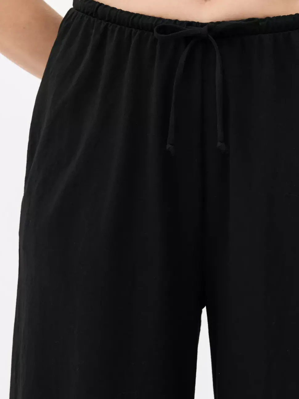 Legginsy z szeroką nogawką i sznurkiem w talii