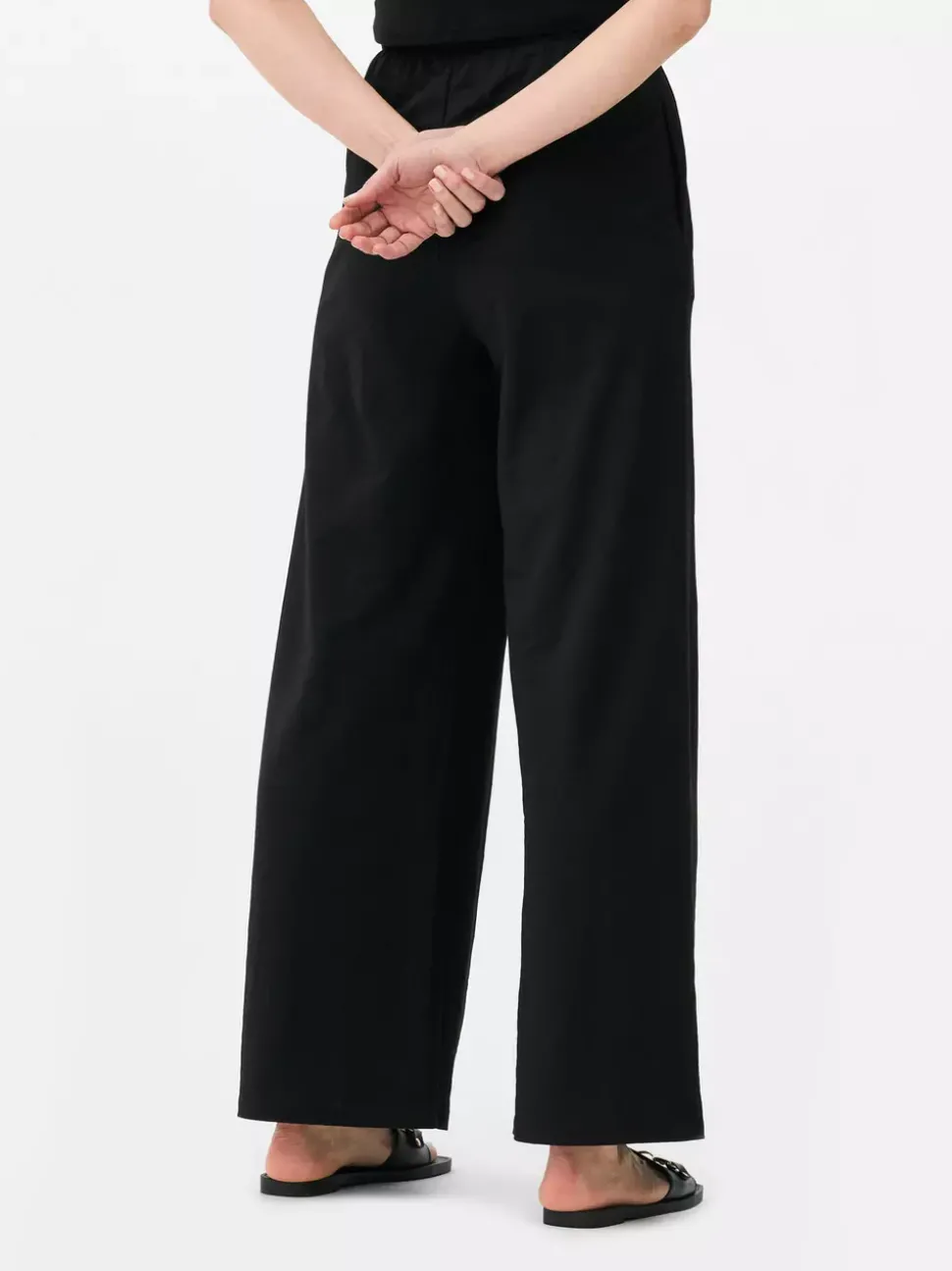 Legginsy z szeroką nogawką i sznurkiem w talii