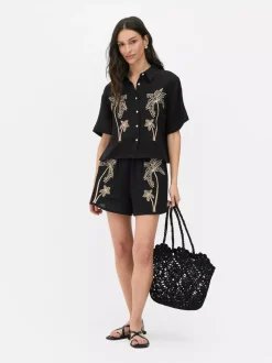 Letnie szorty z motywem palmy