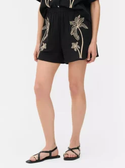 Letnie szorty z motywem palmy
