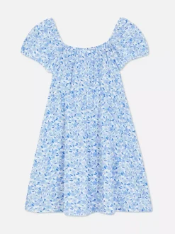 Luźna sukienka w kwiaty z bufiastymi rękawami