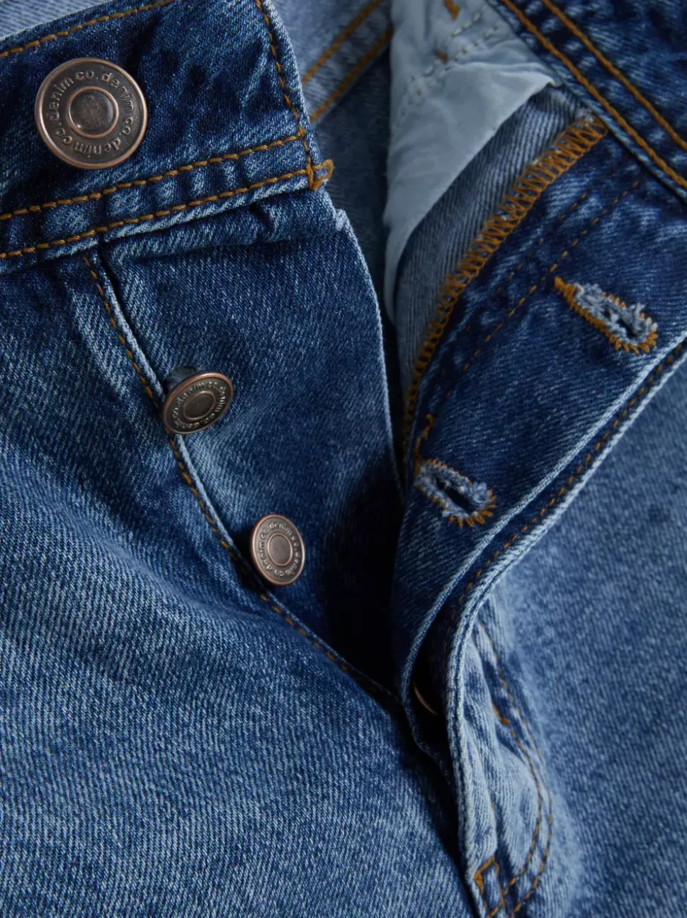 Luźne spodenki jeansowe