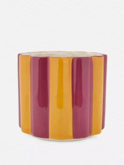 Mała doniczka z pofalowanym brzegiem