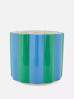 Mała doniczka z pofalowanym brzegiem