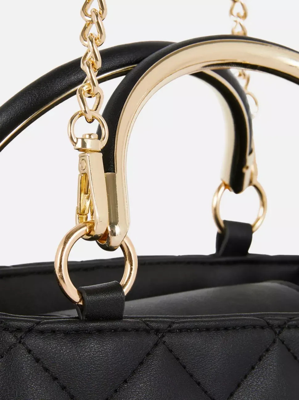 Mała pikowana torba na ramię z metalową rączką