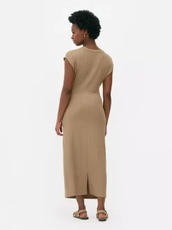 Marszczona sukienka midi z prążkowanej dzianiny