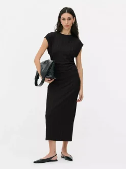 Marszczona sukienka midi z prążkowanej dzianiny