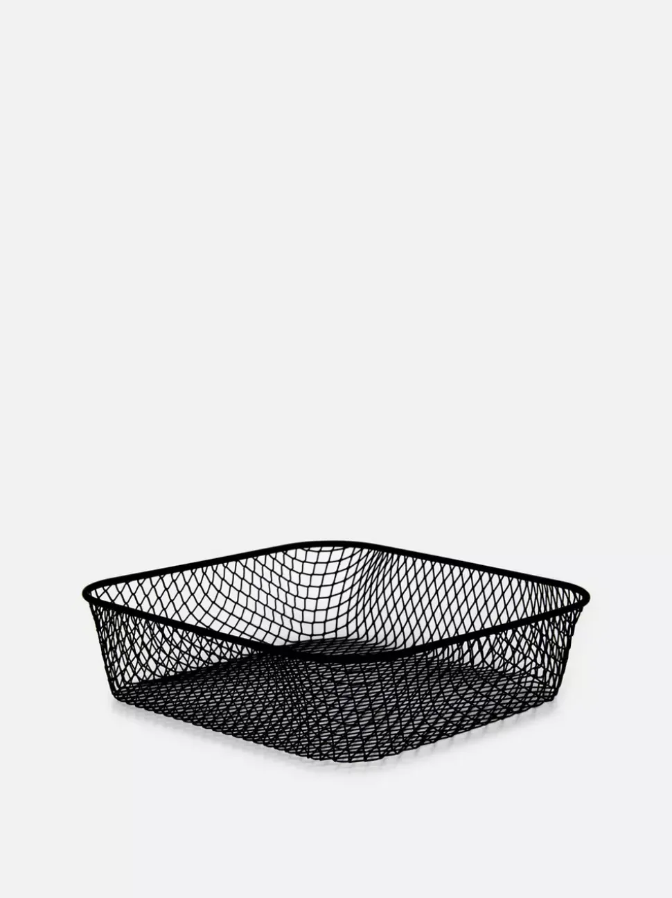 Mały koszyk z drucianej siatki