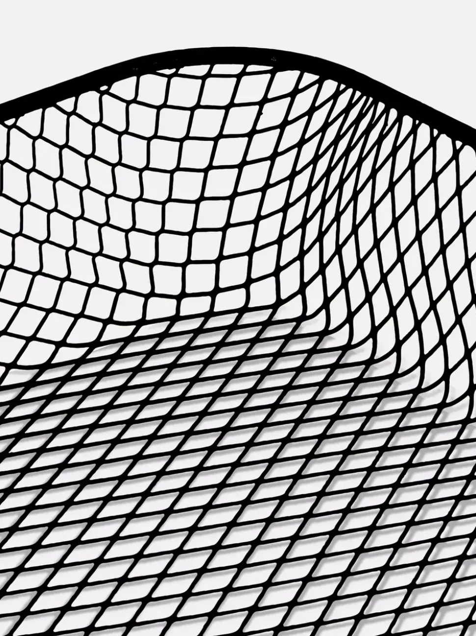 Mały koszyk z drucianej siatki